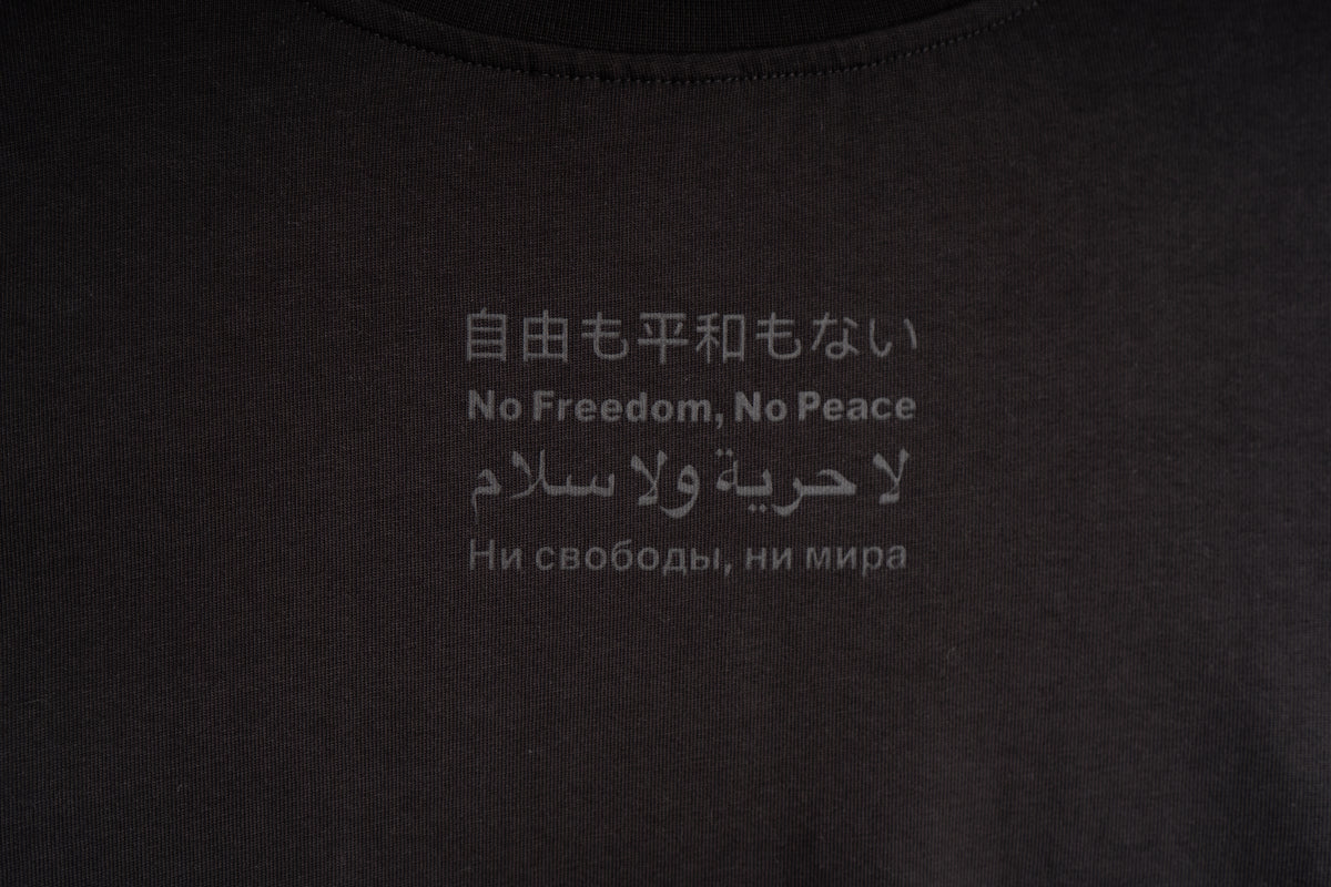 BLACK/BLACK ENGLISH TEE
